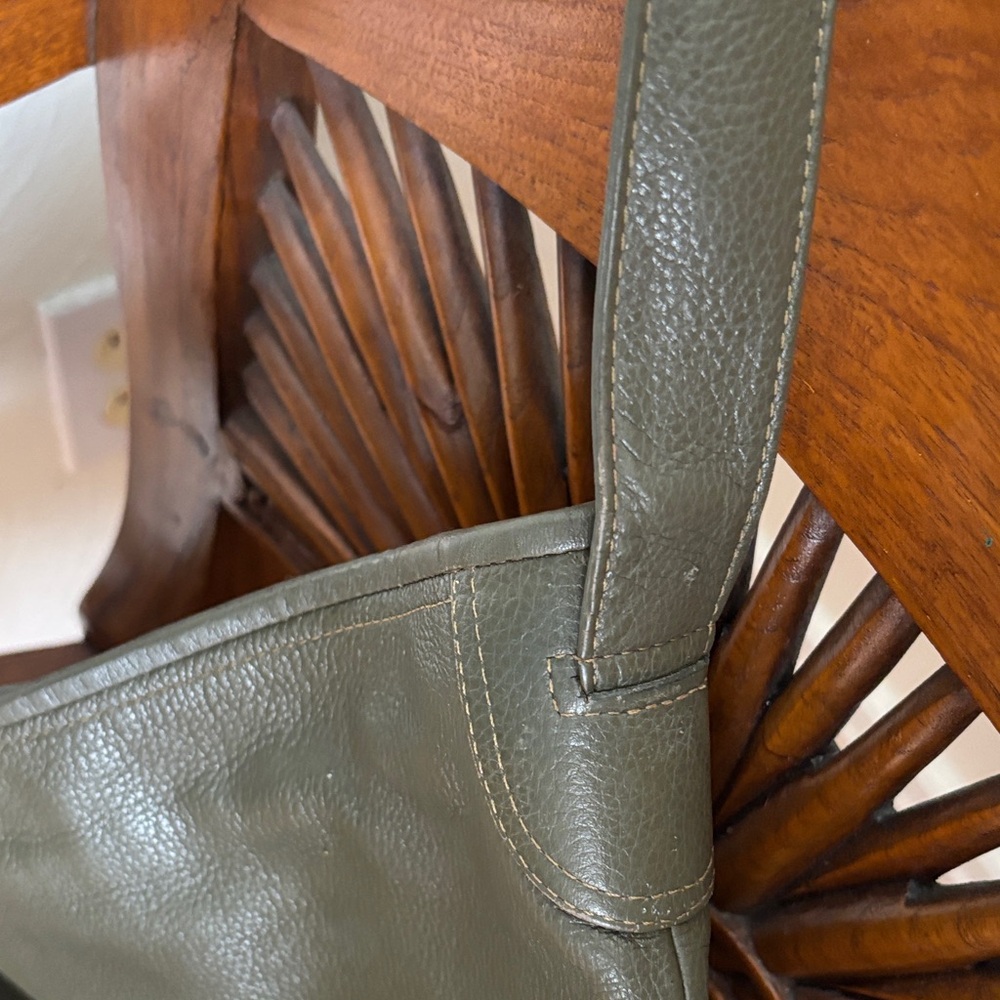 Stylish Olive Leather Shoulder Bag - Picture 5 of 9